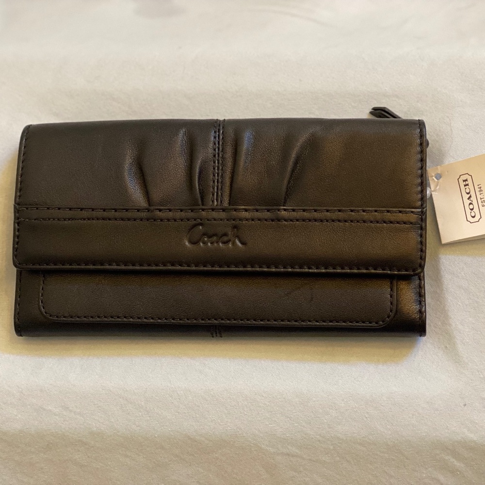Coach Soho Pleated Wallet NWT in Black F42813